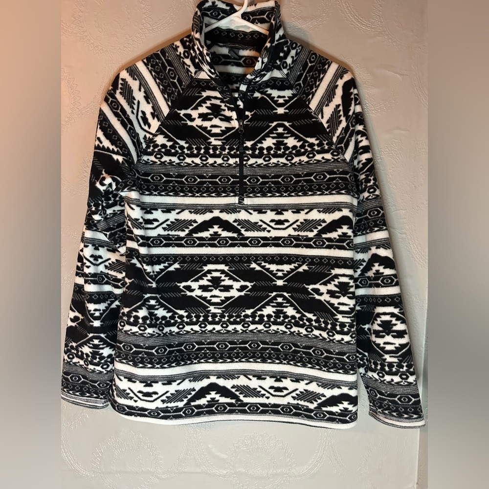 Eddie Bauer. Women’s sweater size medium